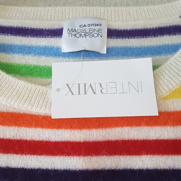 ✨HOST PICK✨ Designer Rainbow Cashmere Sweater - Picture 3 of 5